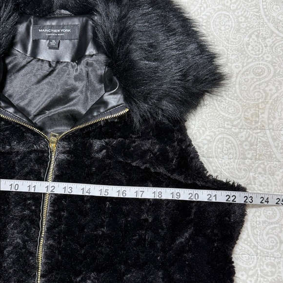 New Marc New York Black Faux Fur Vest Gold Zip Pockets Plush Collar Jacket Sz XL - Picture 8 of 11